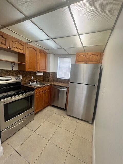 VILLAS AT CORAL SPRINGS - Residential Lease