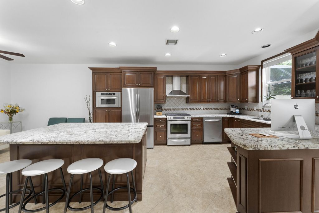 Photo of 129 Spruce Street, Boynton Beach, FL 33426 (MLS # B26034527)