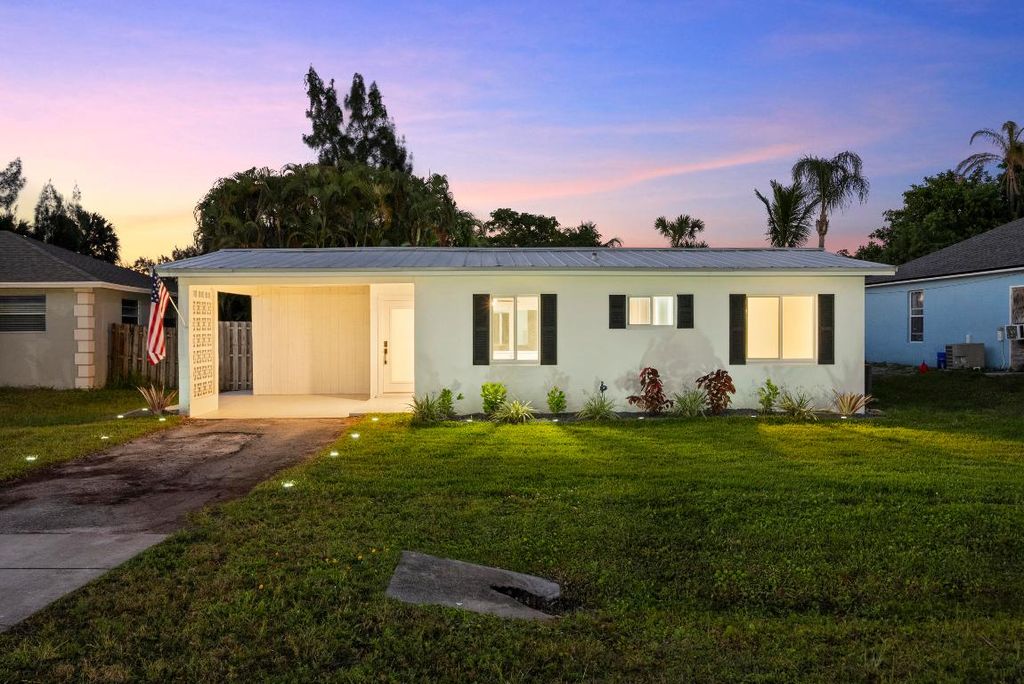 Photo of 3023 SE Banyan Street, Stuart, FL 34997 (MLS # R11154100)