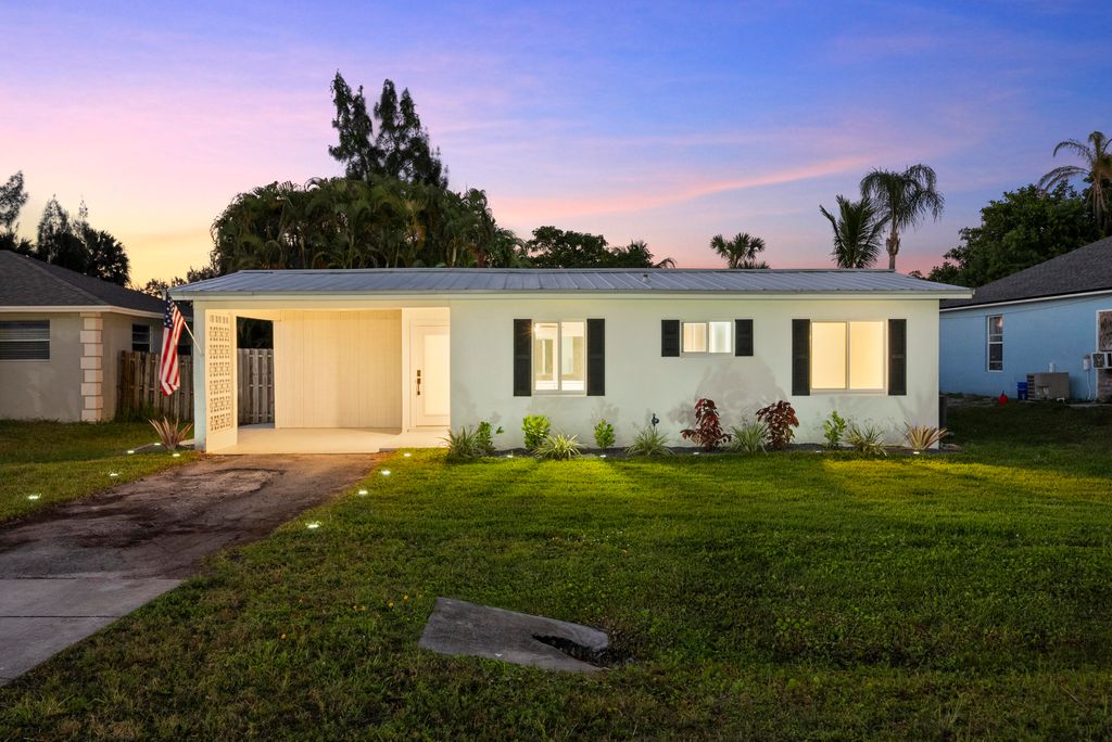 Photo of 3023 SE Banyan Street, Stuart, FL 34997 (MLS # R11154100)