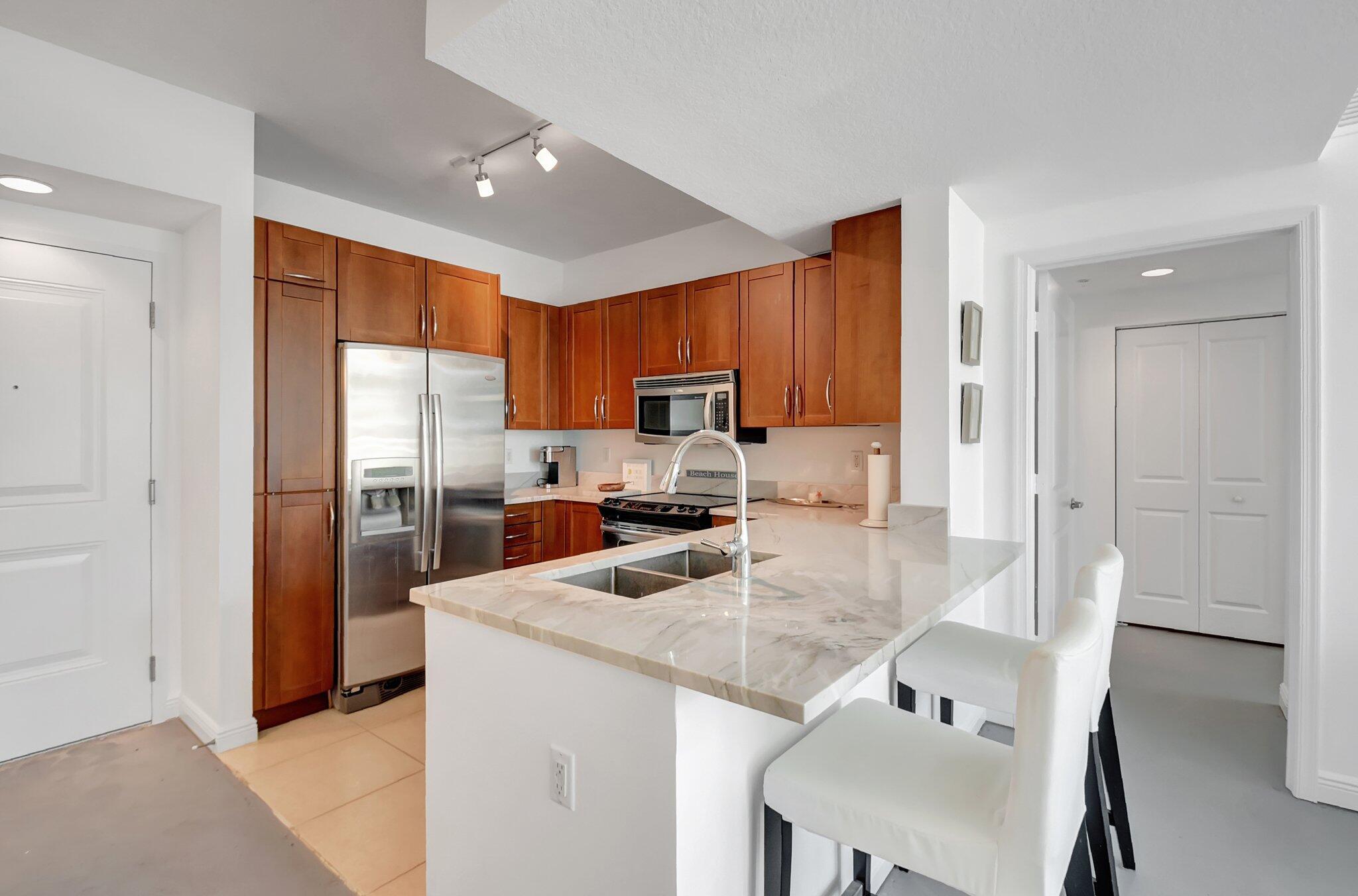 View photos, virtual tours, details... 450 N Federal Highway 707