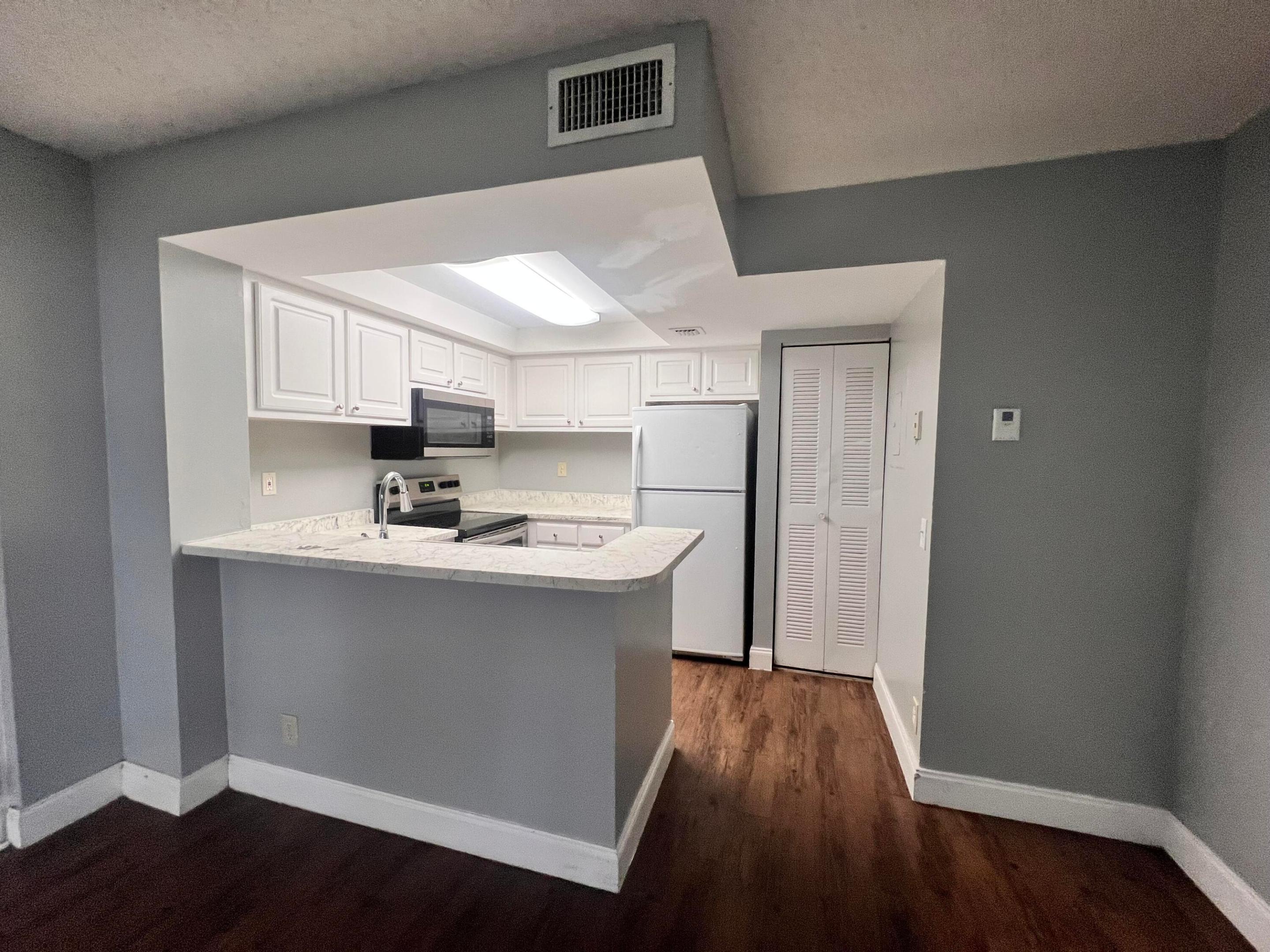 CLEAR LAKE CLUB CONDO - Residential Lease