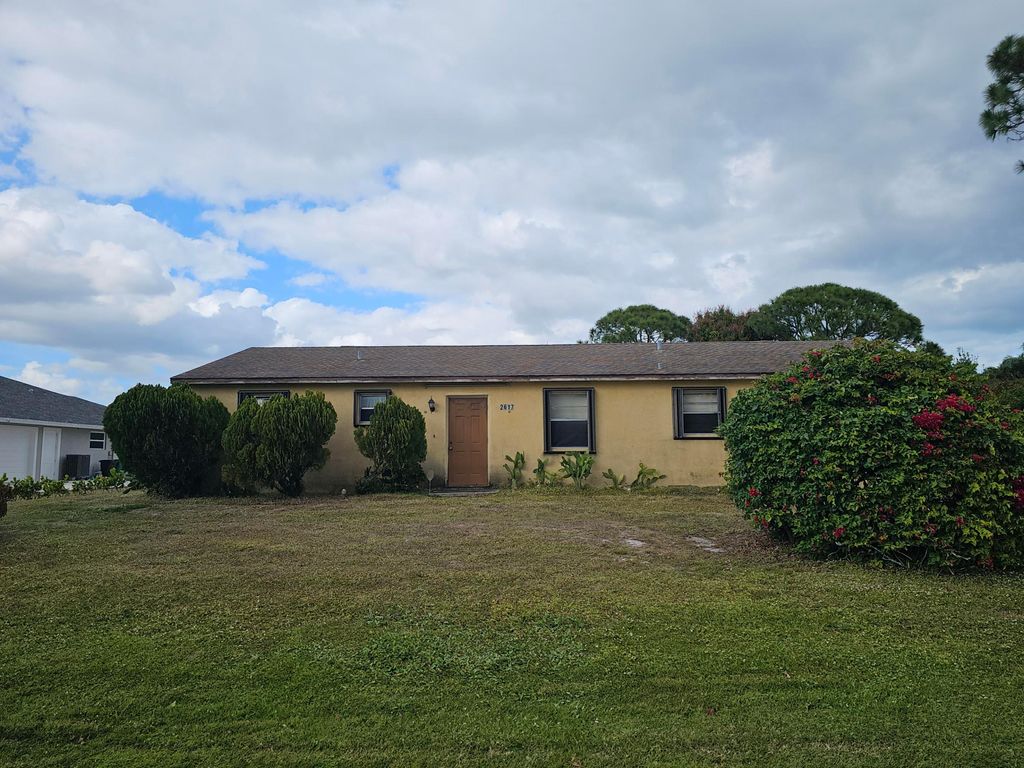 Photo of 2617 SE Brevard Avenue, Port Saint Lucie, FL 34952 (MLS # B26002251)
