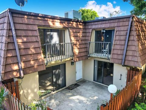 1458 N Lawnwood Circle 24 Fort Pierce FL 34950