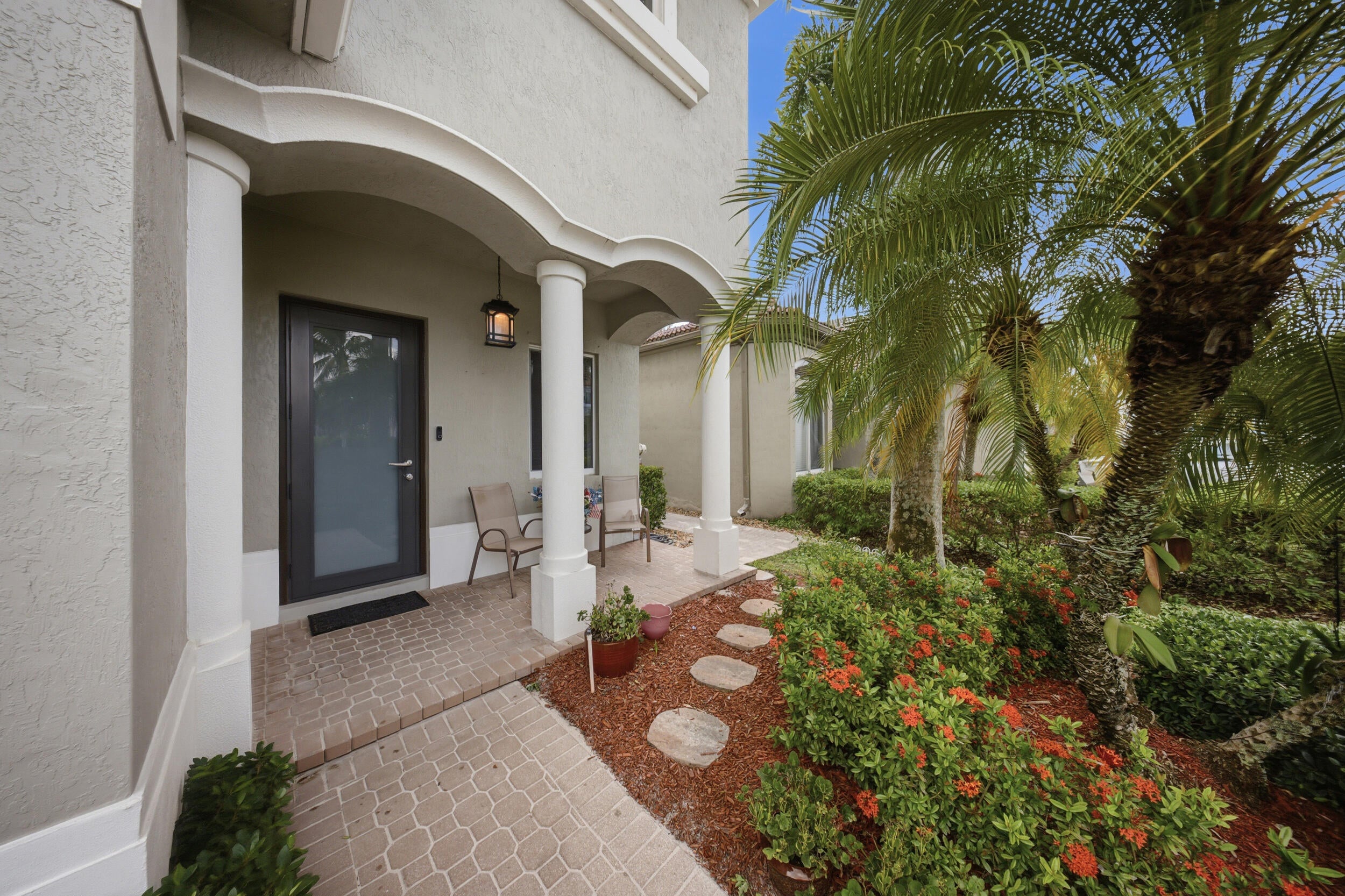 23 COUNTRY LAKE Circle