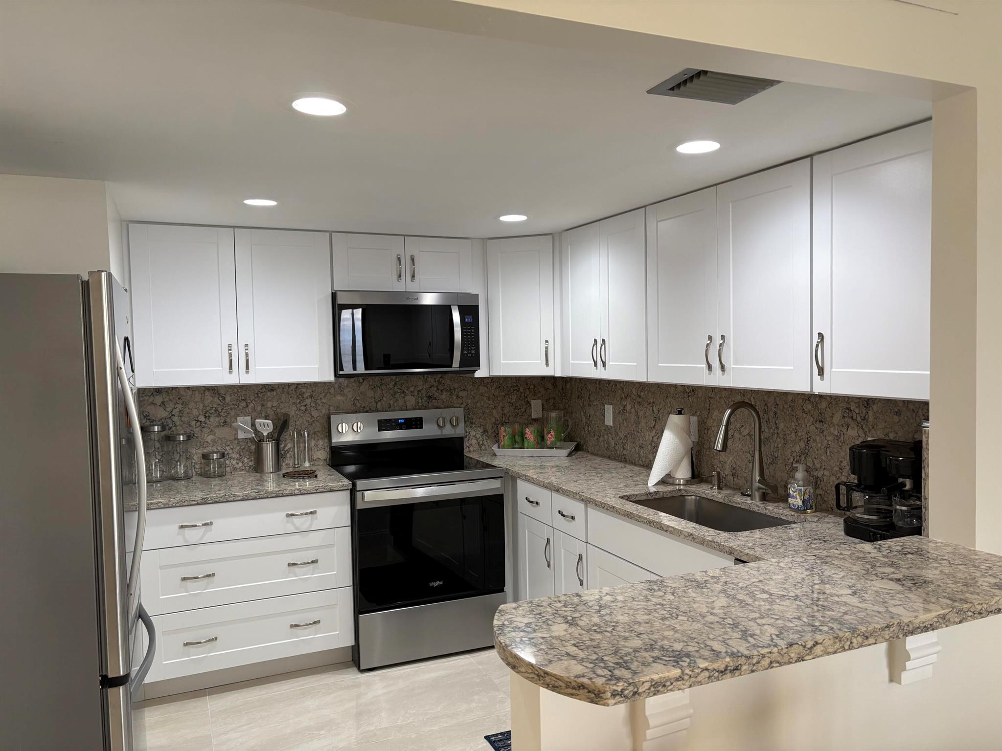 PHOENIX TOWERS CONDO - Residential Lease