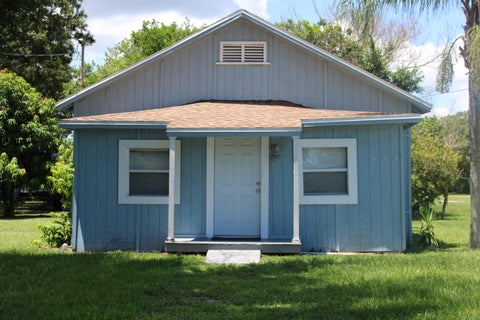 Photo of 1609 N 14th Street, Fort Pierce, FL 34950 (MLS # B26069422)