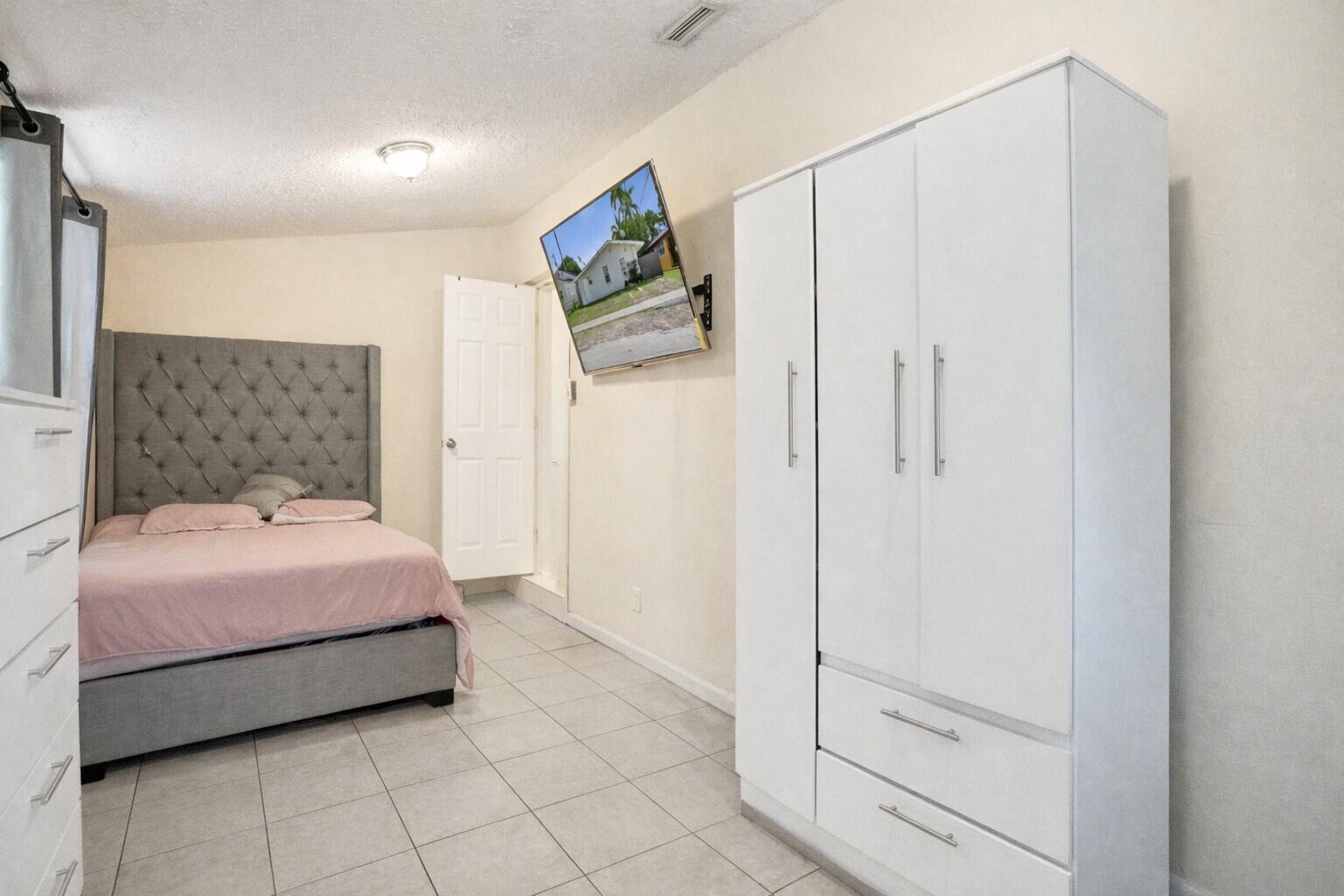 BELLCAMP MANOR - Residential Income