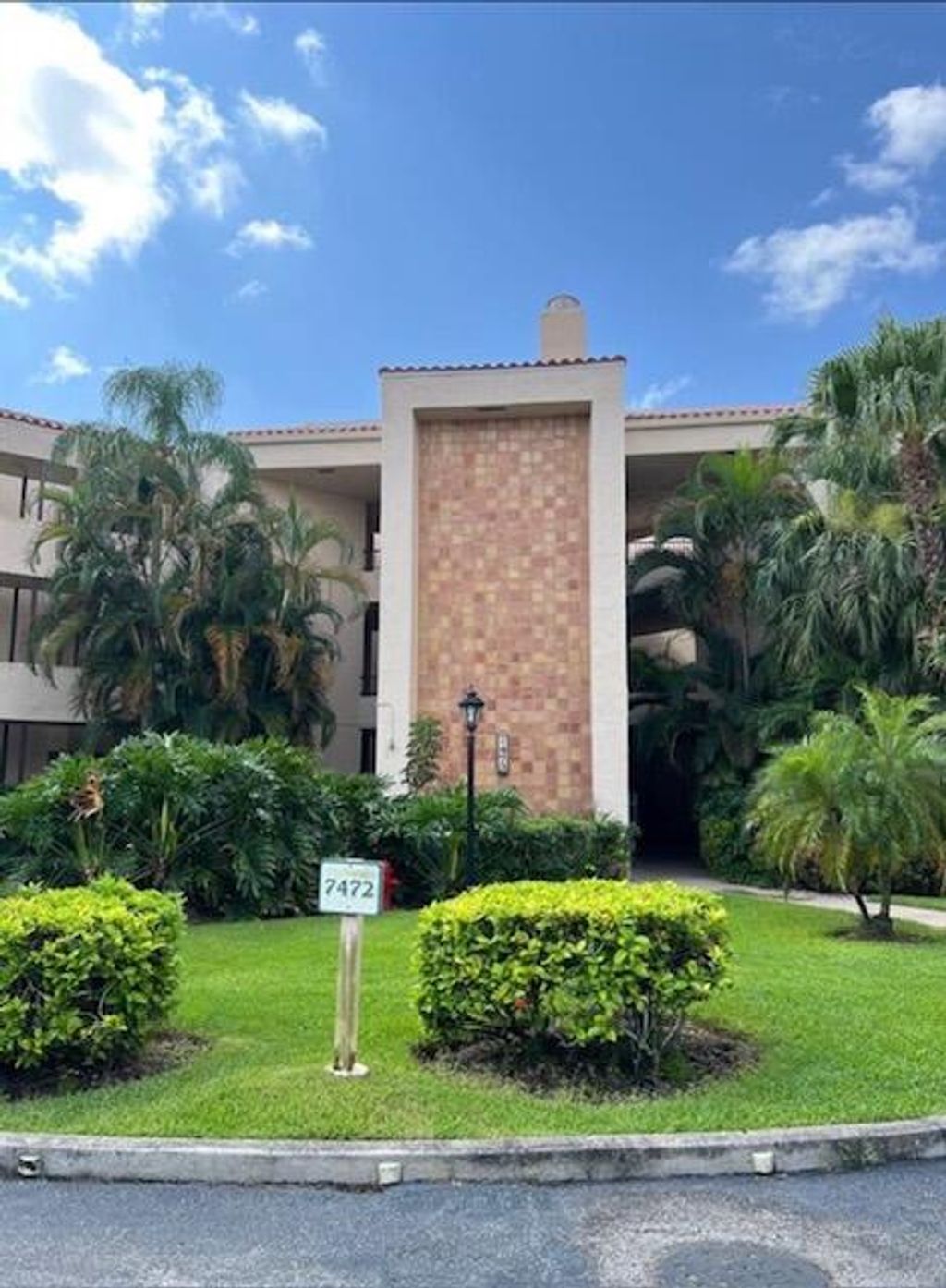 Photo of 7472 La Paz Pl #103, Boca Raton, FL 33433 (MLS # B26001150)