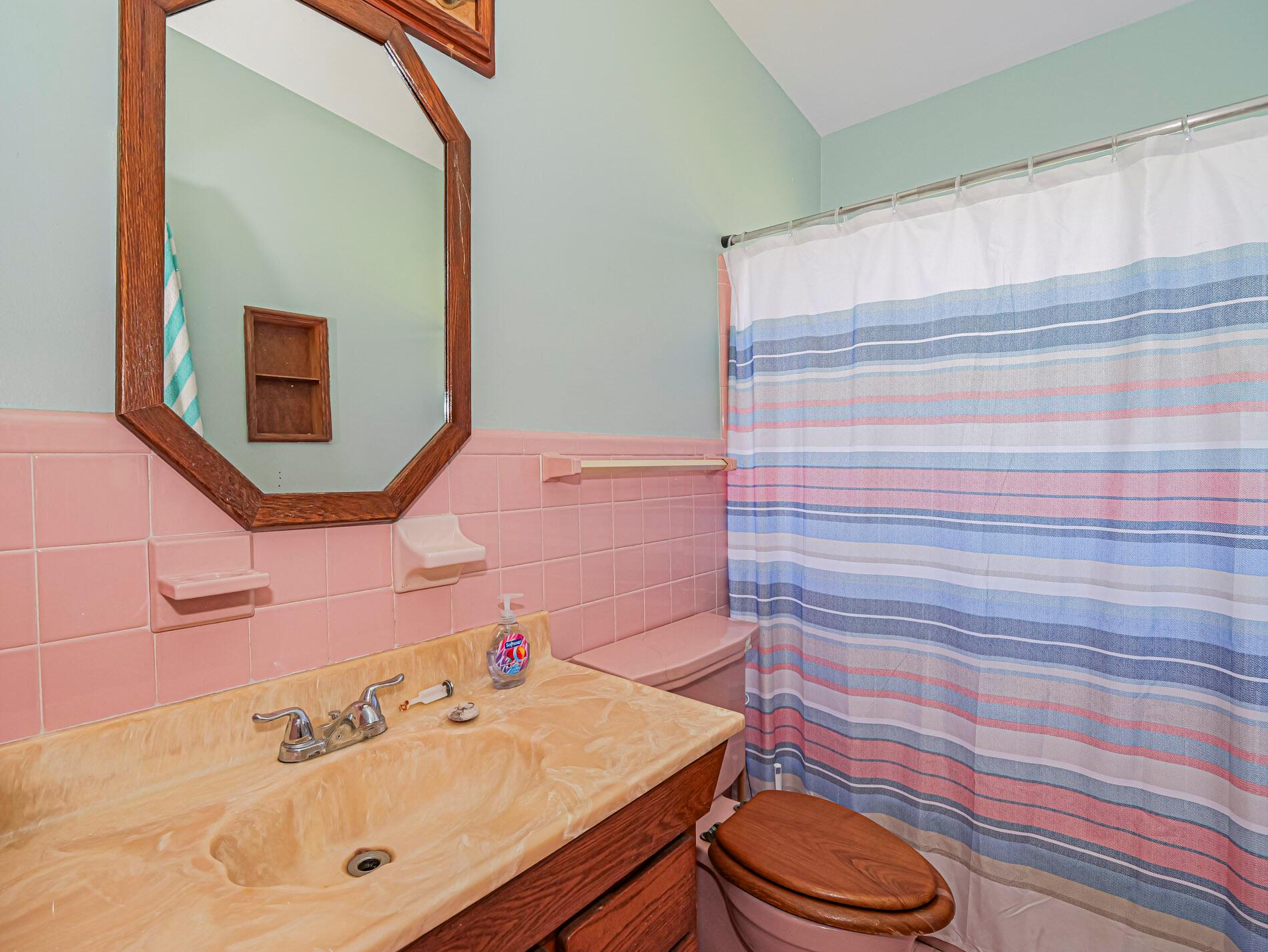 DIXIE GARDENS UNIT 4 - Residential