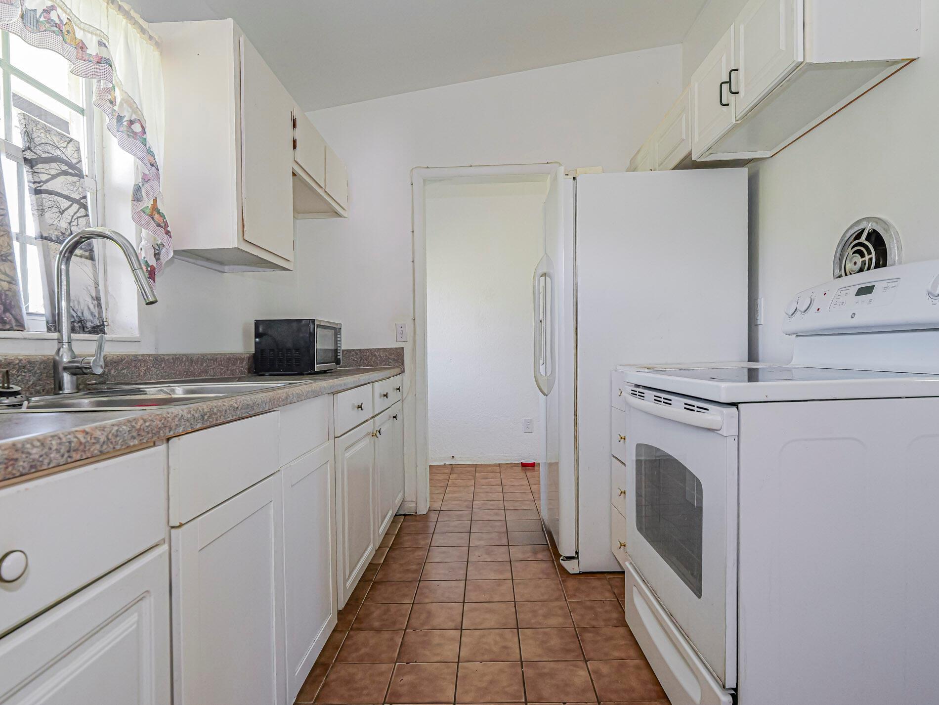 DIXIE GARDENS UNIT 4 - Residential