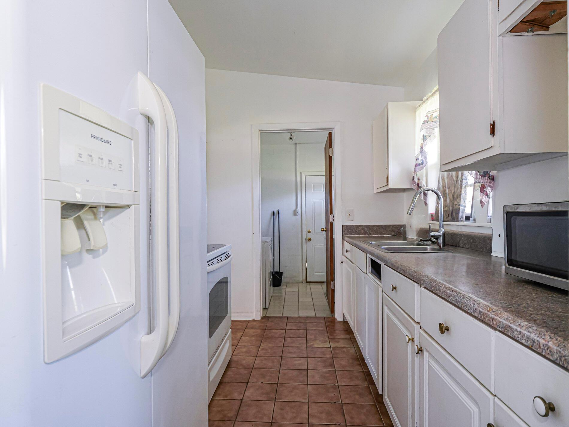 DIXIE GARDENS UNIT 4 - Residential
