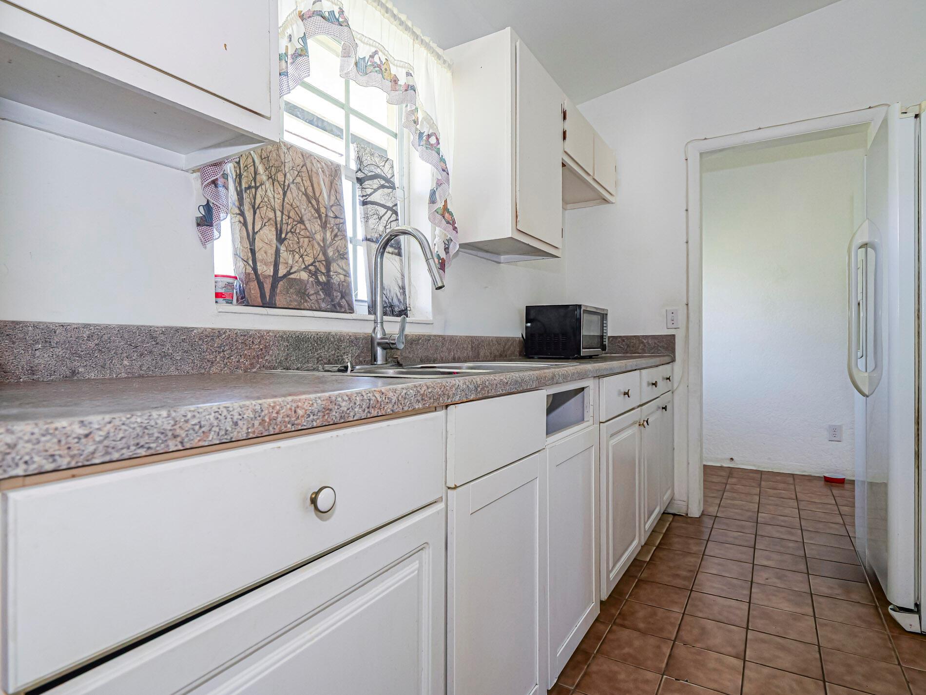 DIXIE GARDENS UNIT 4 - Residential