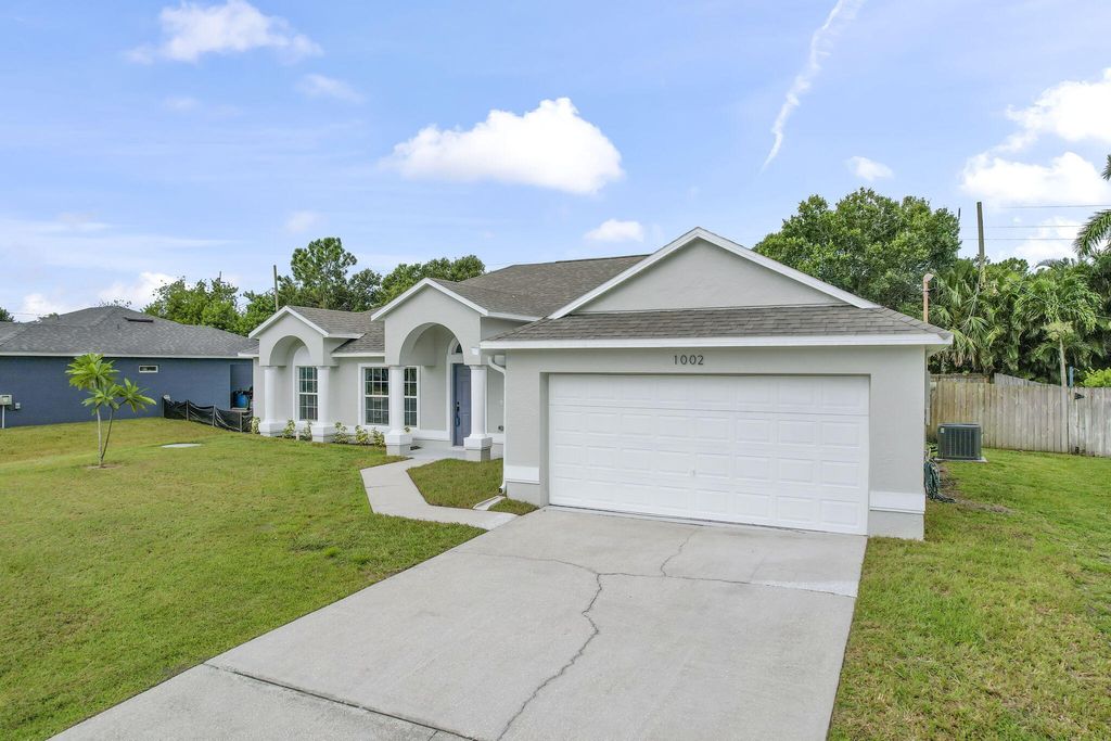 Photo of 1002 SW Eureka Avenue, Port Saint Lucie, FL 34953 (MLS # R10908007)