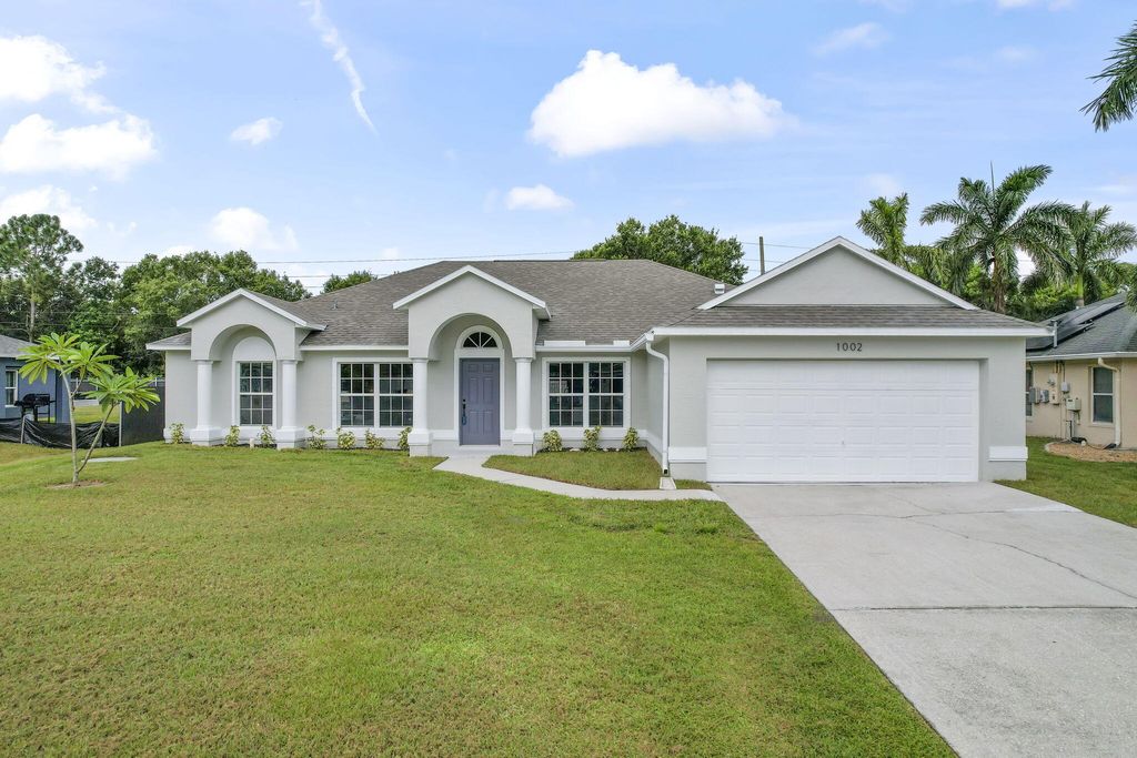 Photo of 1002 SW Eureka Avenue, Port Saint Lucie, FL 34953 (MLS # R10908007)