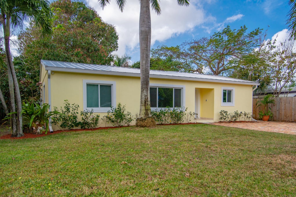 Photo of 364 ORANGE Way, West Palm Beach, FL 33405 (MLS # B26060019)