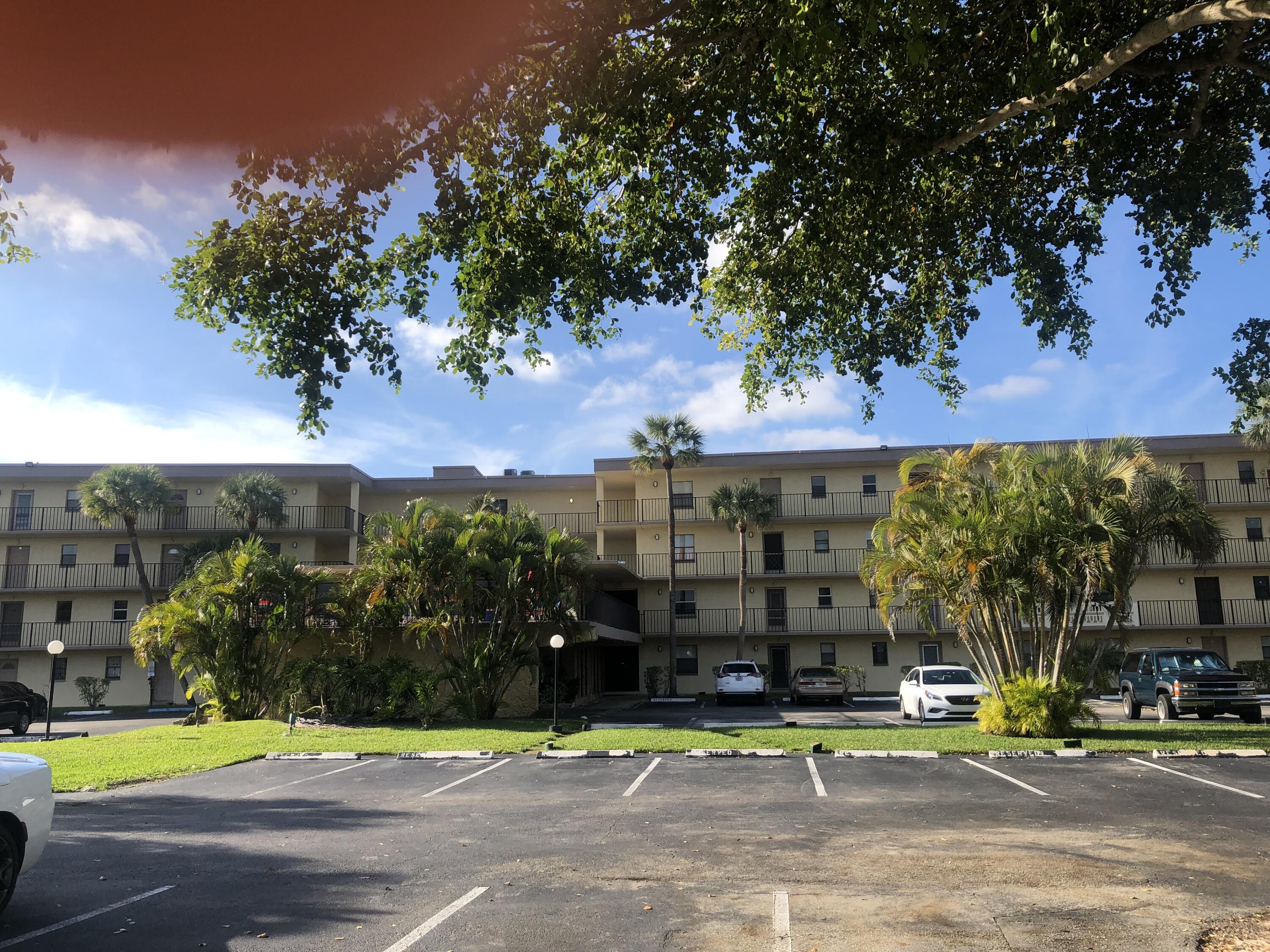 **24 HOURS NOTICE****NEW TENANT NOW PAYING $1250 P/MONTH****YOU CAN RENT RIGHT AWAY***NO WAITING LIST***ALL AGES BUILDING / INSIDE UNIT **** GREAT FOR INVESTORS **** FIRST FLOOR **** RECENTLY REMODELED ***NEW ELECTRIC PANEL*** NEWER STAINLESS STEEL APPLIANCES *** 1 BEDROOM BUT ''2'' FULL BATHROOMS FOR YOUR GUEST CONVENIENCE *** WATER/COMCAST CABLE WITH ALL CHANNELS AND INTERNET INCLUDED***NO CARPET ***