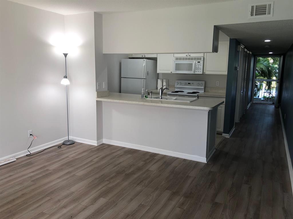 1/1 with water view, washer and dryer inside unit.Luxury laminate though out, No carpet!. LED lighting. Small pet permitted. Community pool close by and easy access to I95 and turnpike. Water/sewer/ Trash INCLUDED in rent. Landlord requires credit of 650 or greater and verifiable income of 3x rent.See below to applyhttps://apply.link/39RwIO8