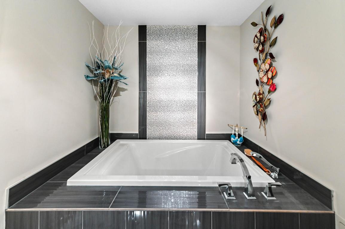 LANDS OF THE PRESIDENT/CONSULATE CONDO - Residential