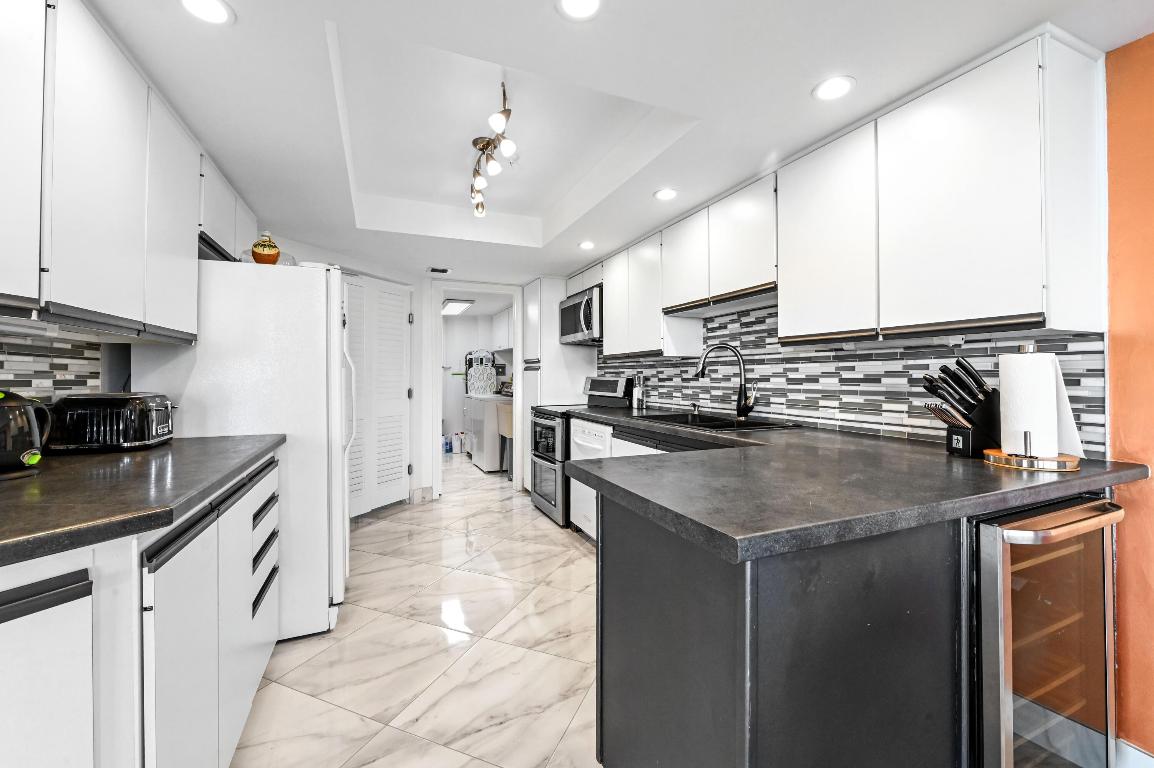 LANDS OF THE PRESIDENT/CONSULATE CONDO - Residential