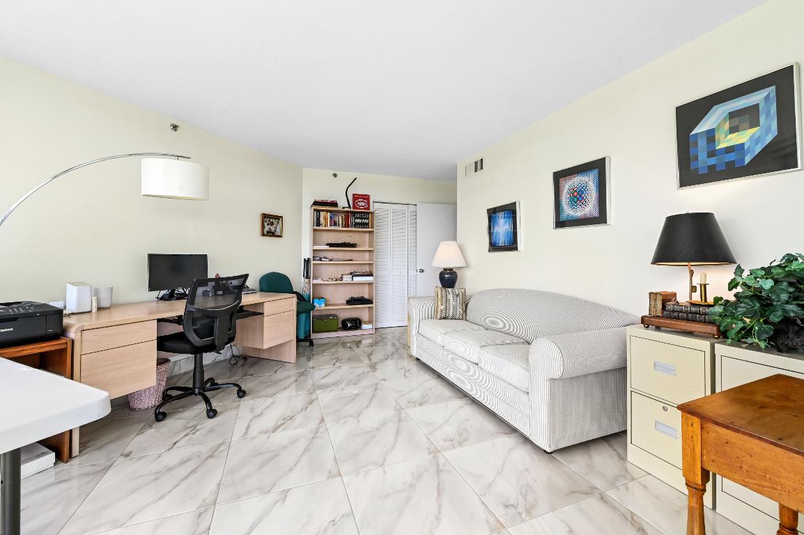 LANDS OF THE PRESIDENT/CONSULATE CONDO - Residential