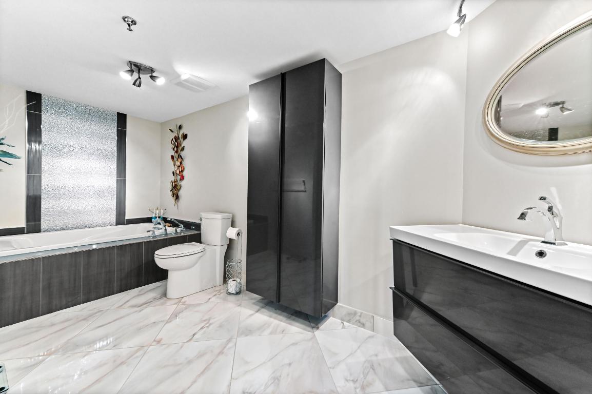 LANDS OF THE PRESIDENT/CONSULATE CONDO - Residential