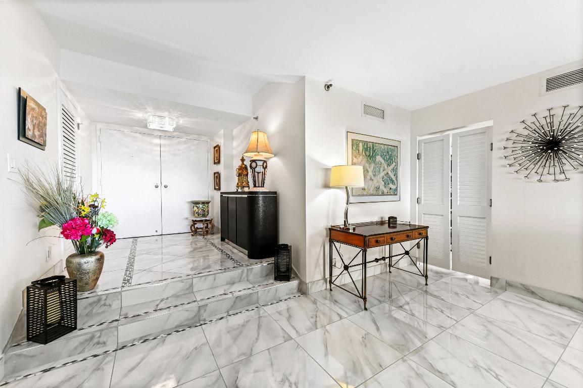 LANDS OF THE PRESIDENT/CONSULATE CONDO - Residential