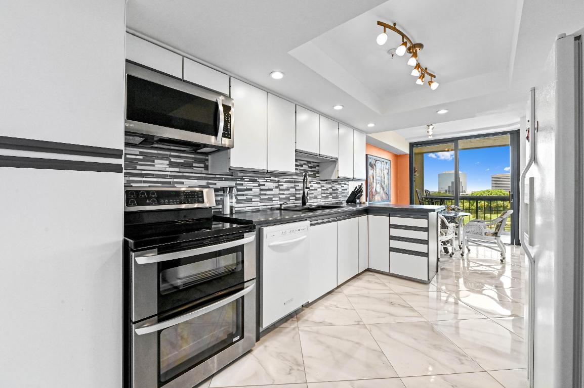 LANDS OF THE PRESIDENT/CONSULATE CONDO - Residential