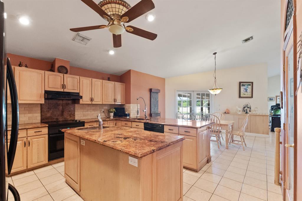 SADDLE TRAIL PARK OF WELL - Residential