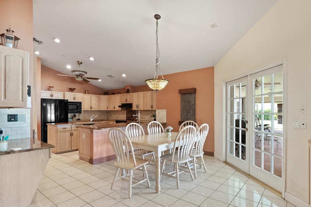 SADDLE TRAIL PARK OF WELL - Residential