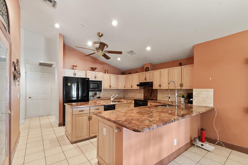 SADDLE TRAIL PARK OF WELL - Residential