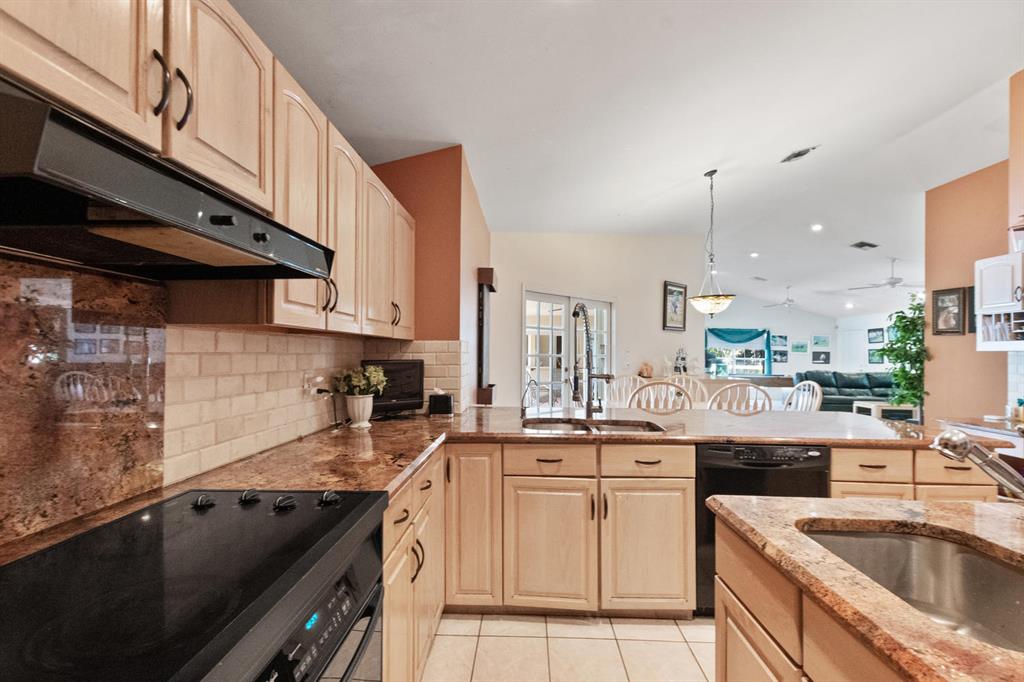 SADDLE TRAIL PARK OF WELL - Residential