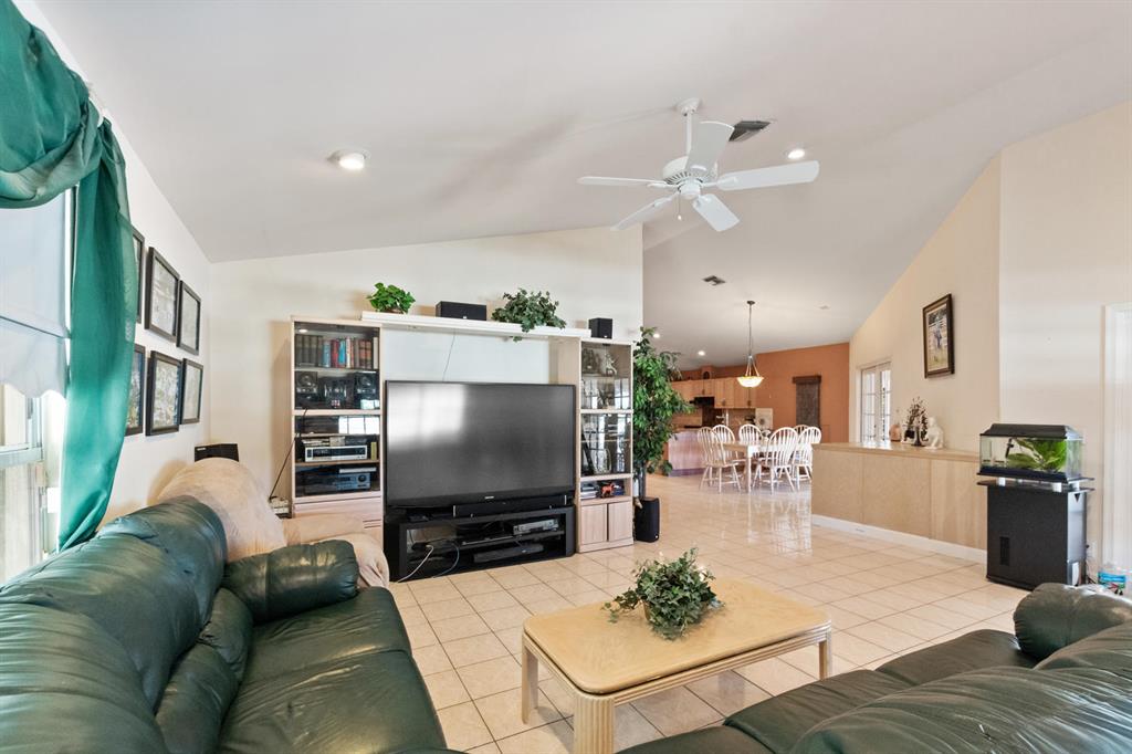 SADDLE TRAIL PARK OF WELL - Residential