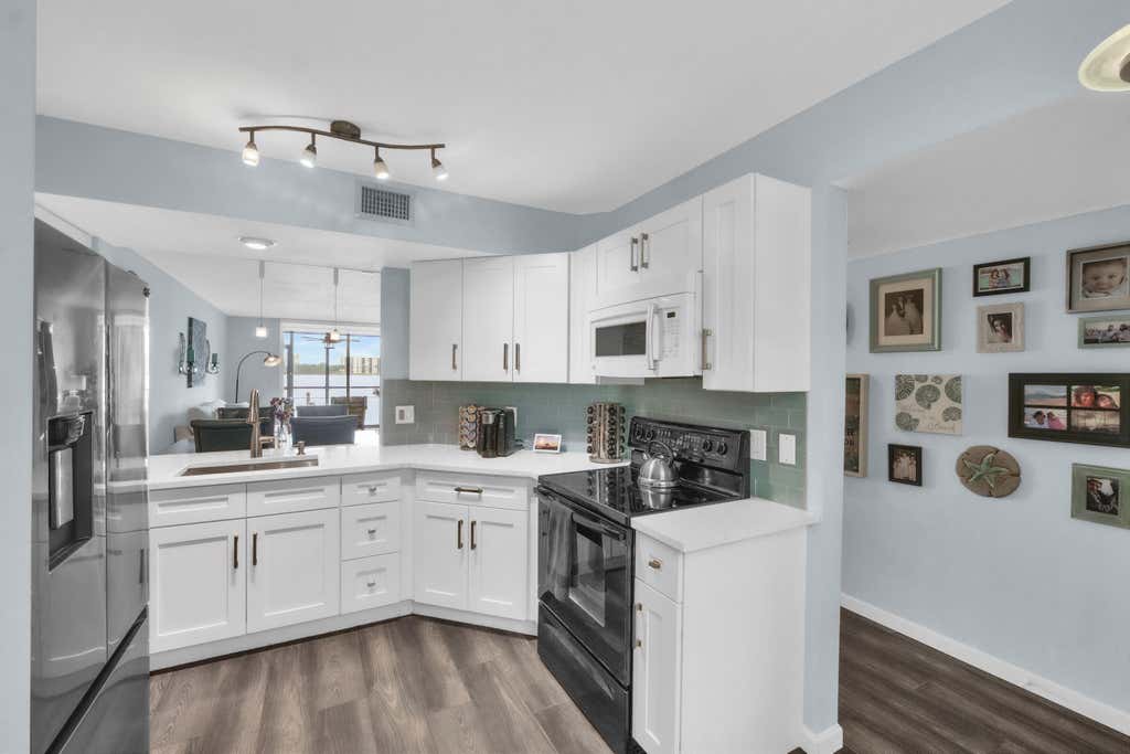 Photo of 116 LAKE EMERALD Drive #101, Oakland Park, FL 33309 (MLS # B26066985)