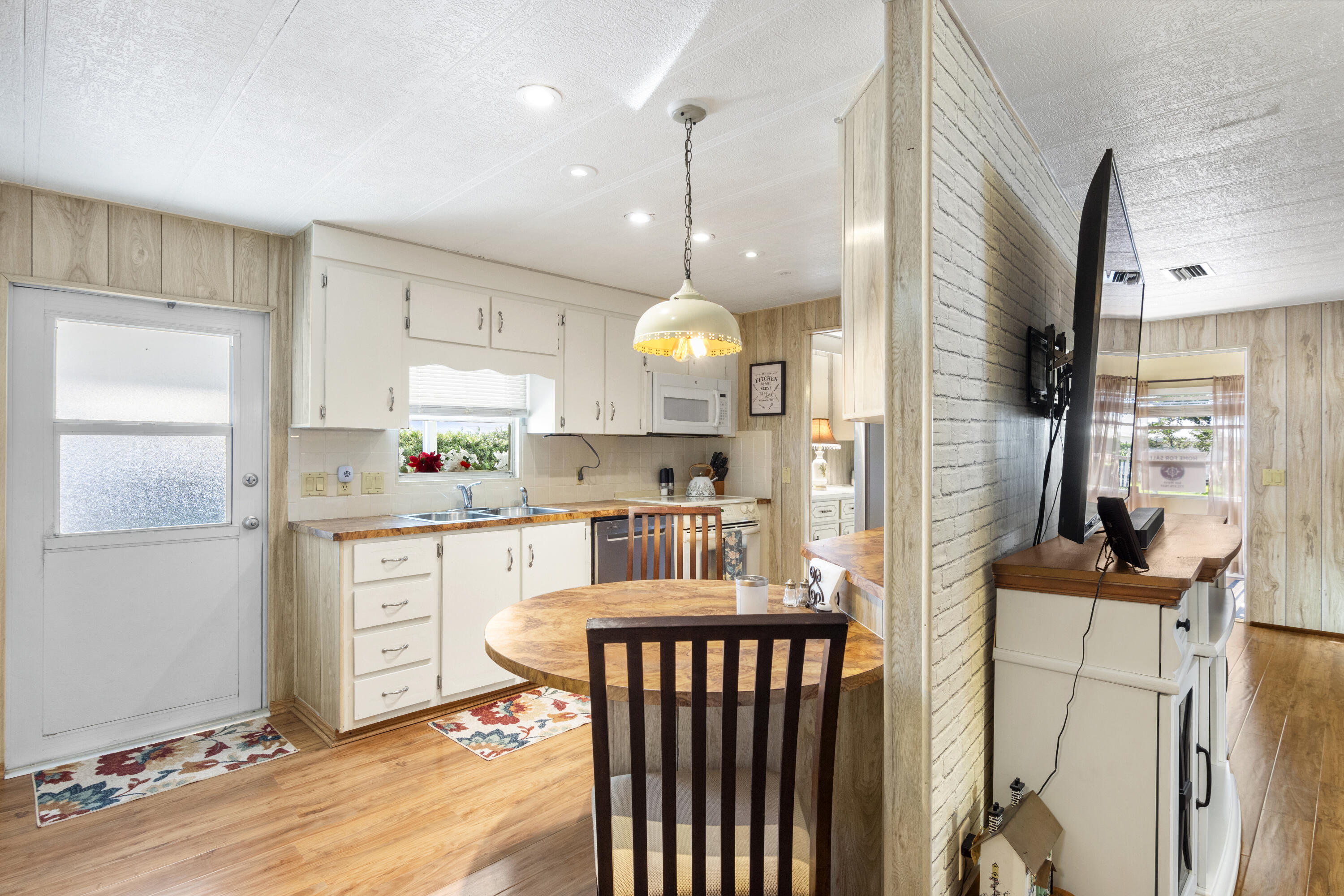 Pinelake Village - Residential