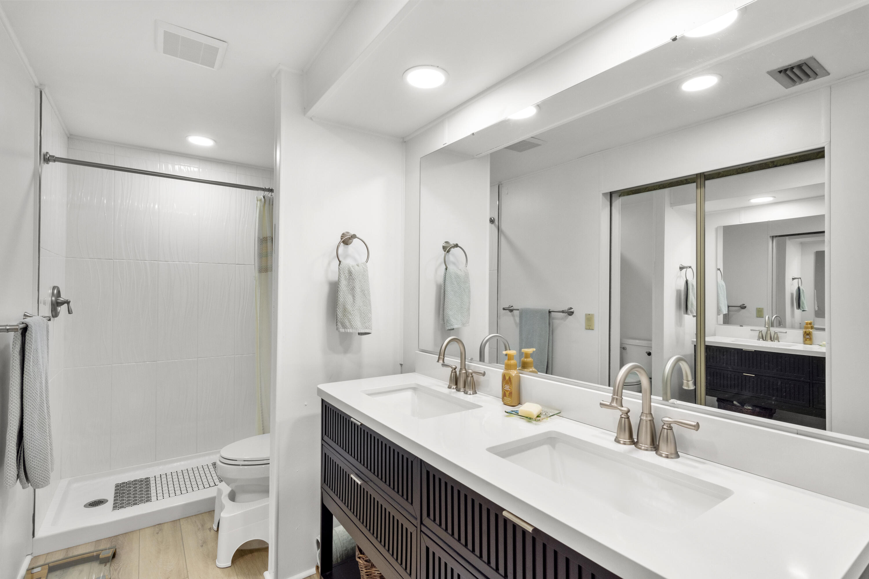 Pinelake Village - Residential