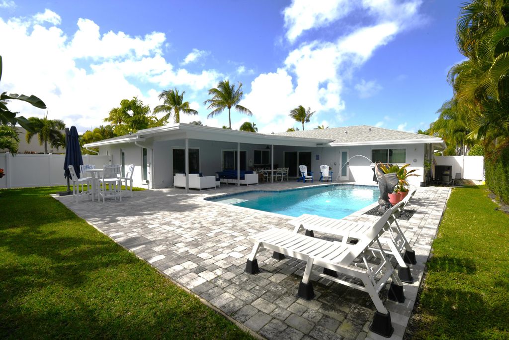 Photo of 336 Tacoma Lane, West Palm Beach, FL 33404 (MLS # B26006233)