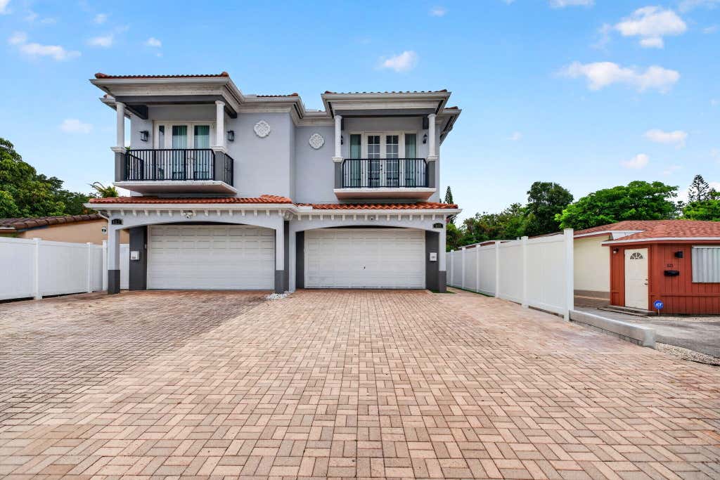Photo of 825 Sw 12th Street, Fort Lauderdale, FL 33315 (MLS # B26037867)