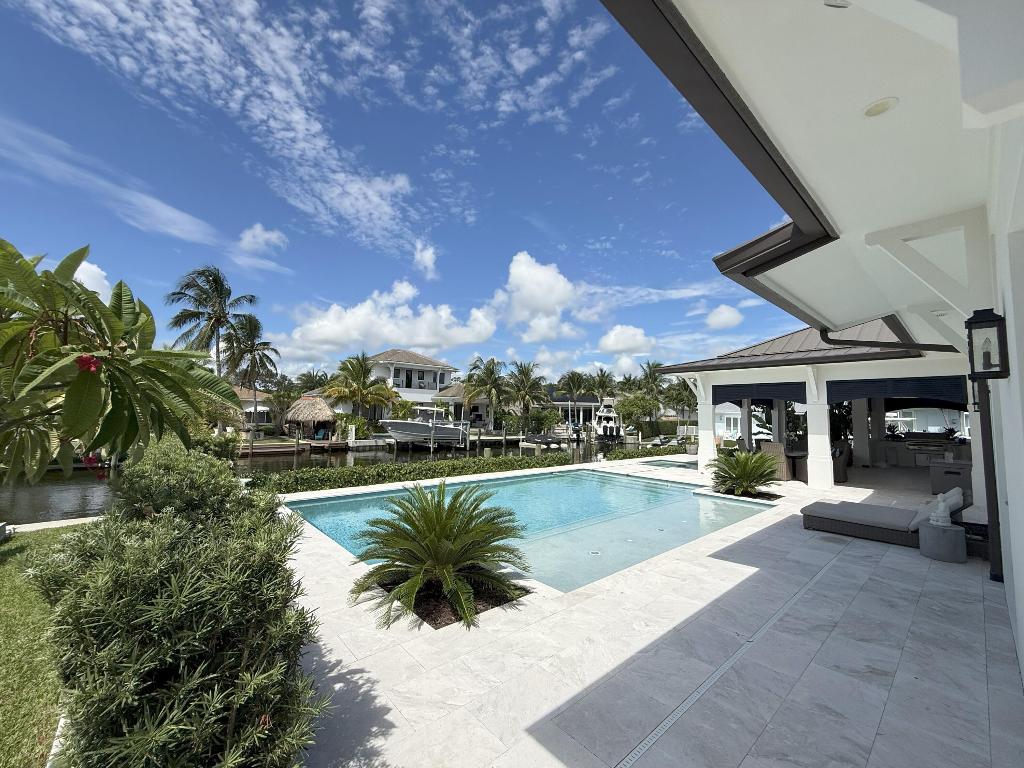 934 N Loxahatchee Drive