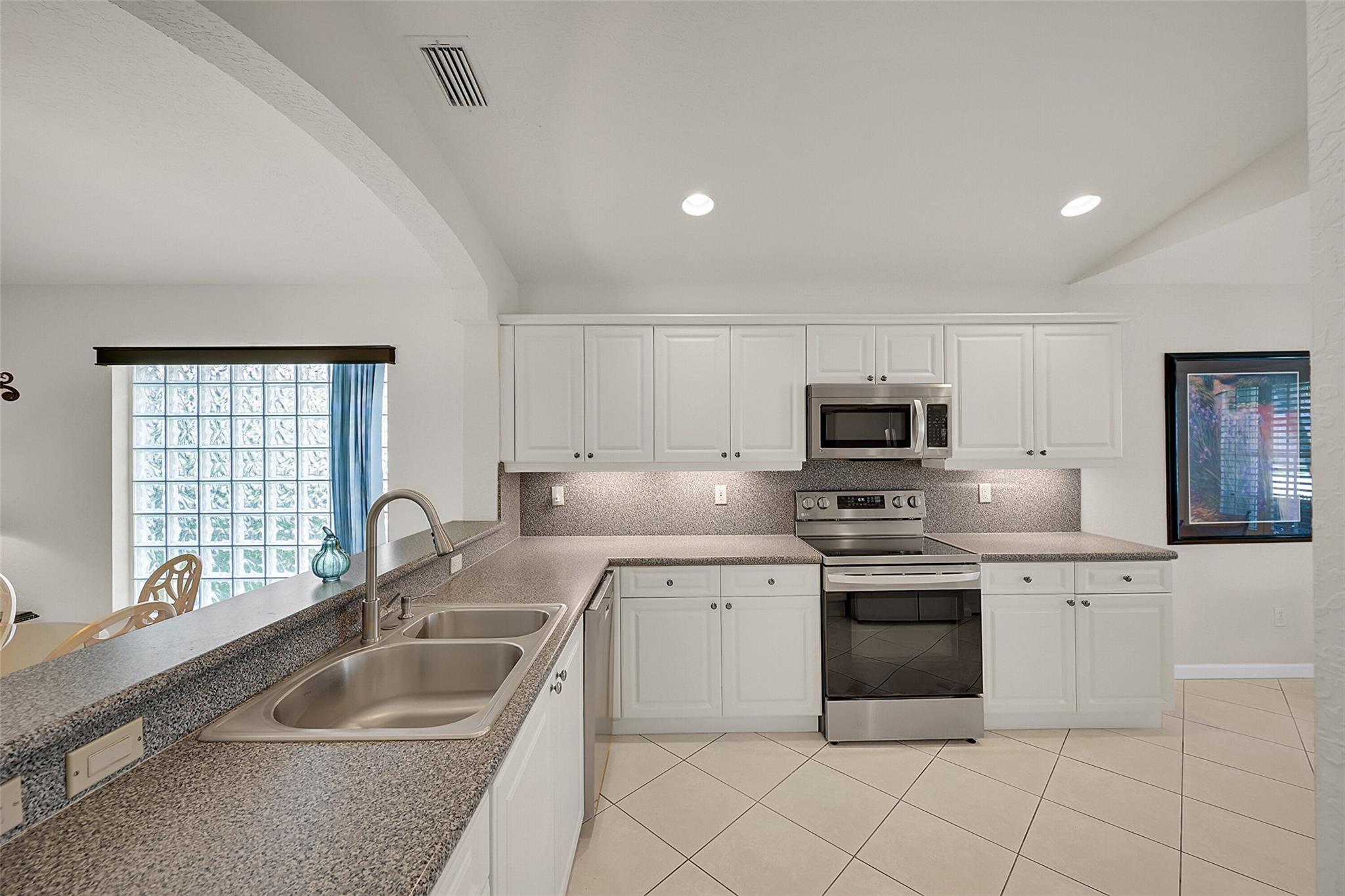 Valencia Isles 03 - Residential