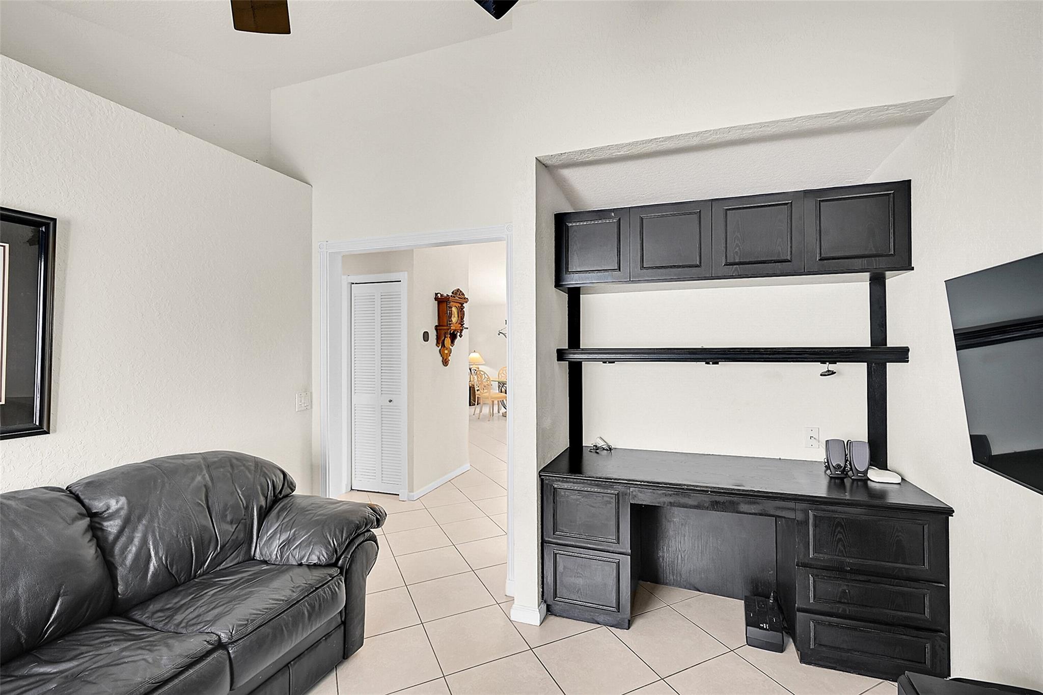 Valencia Isles 03 - Residential