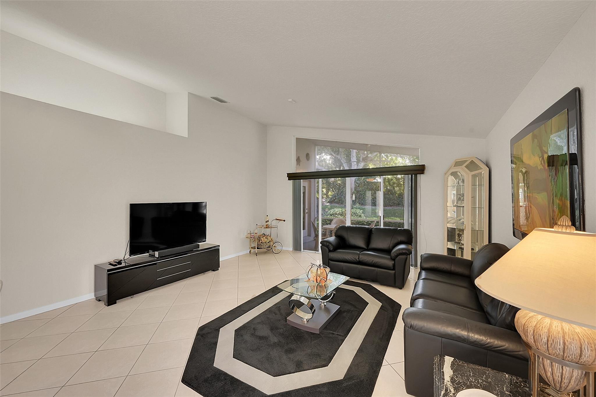 Valencia Isles 03 - Residential