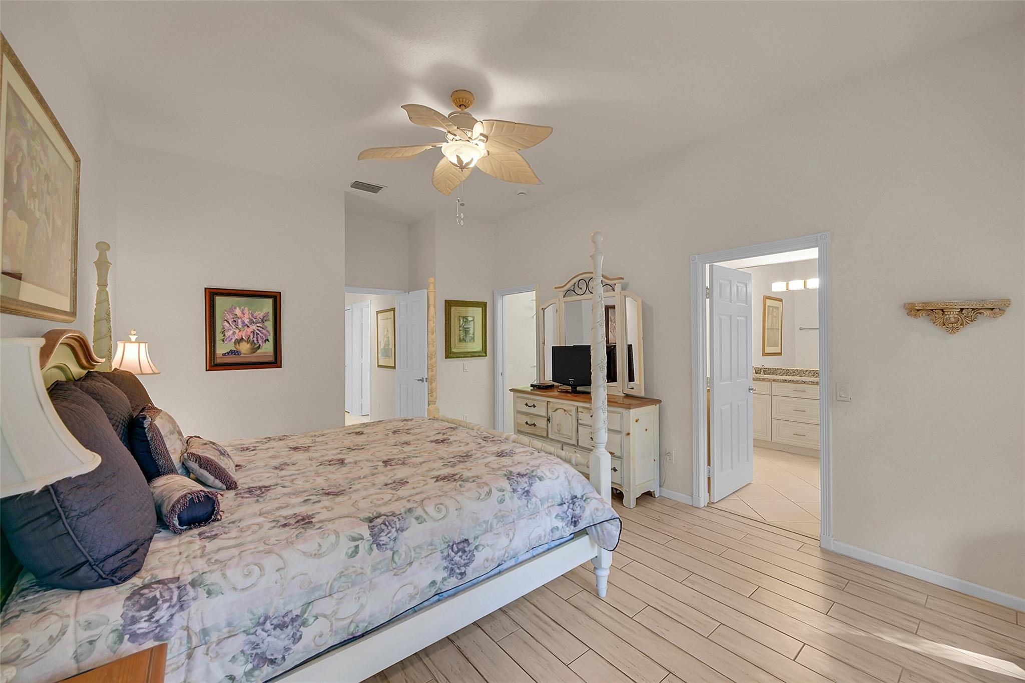 Valencia Isles 03 - Residential