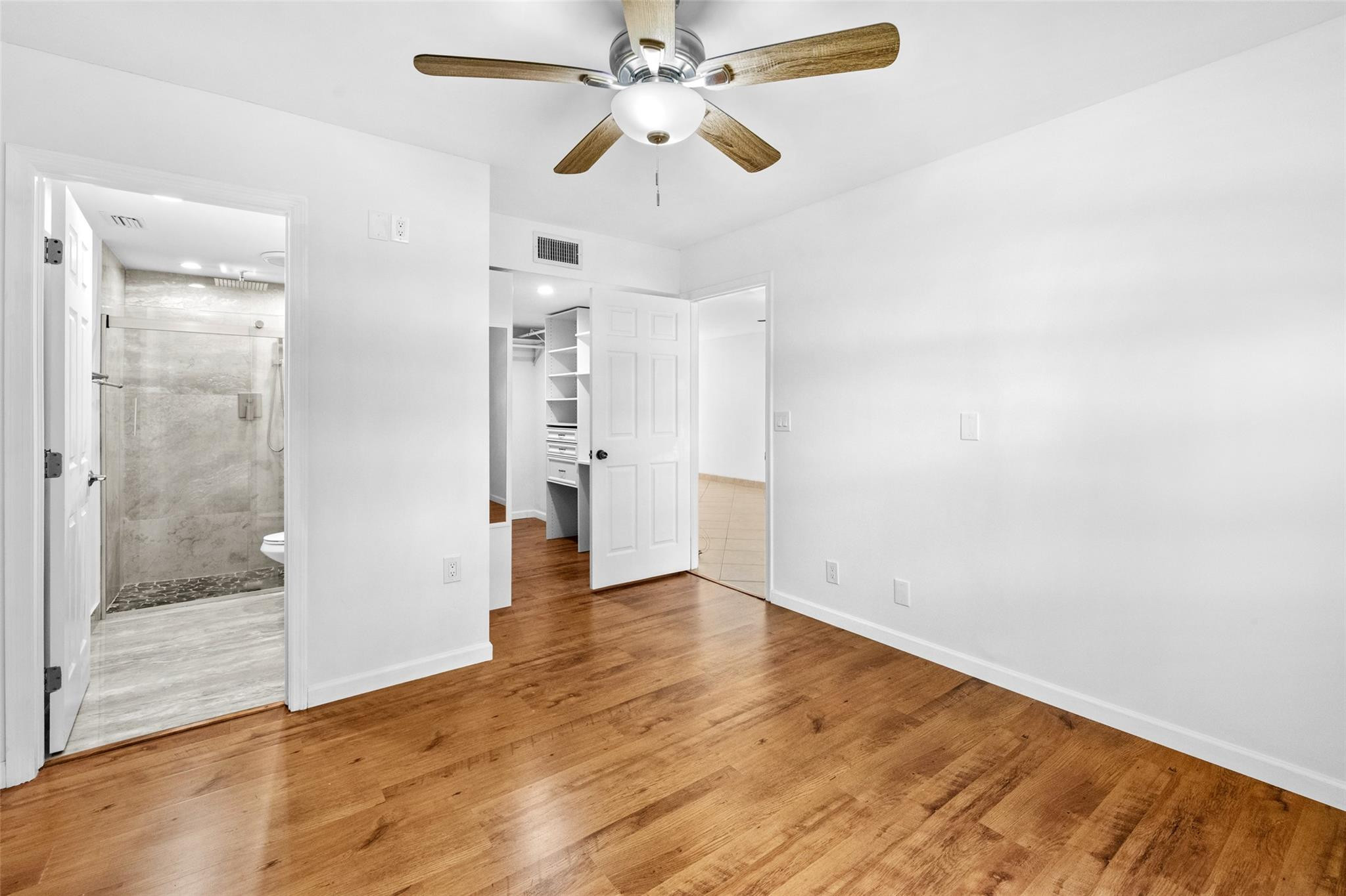 LAKE WINDWOOD - Residential