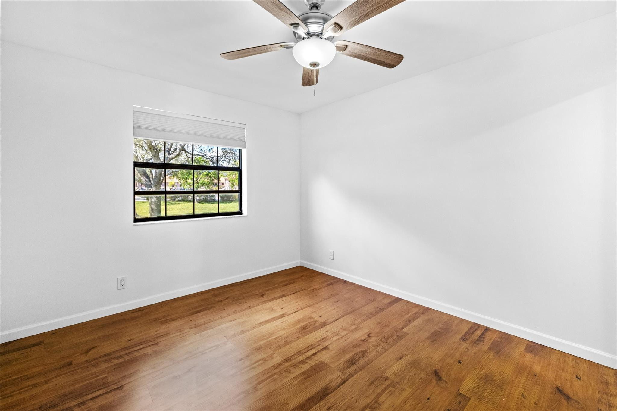 LAKE WINDWOOD - Residential