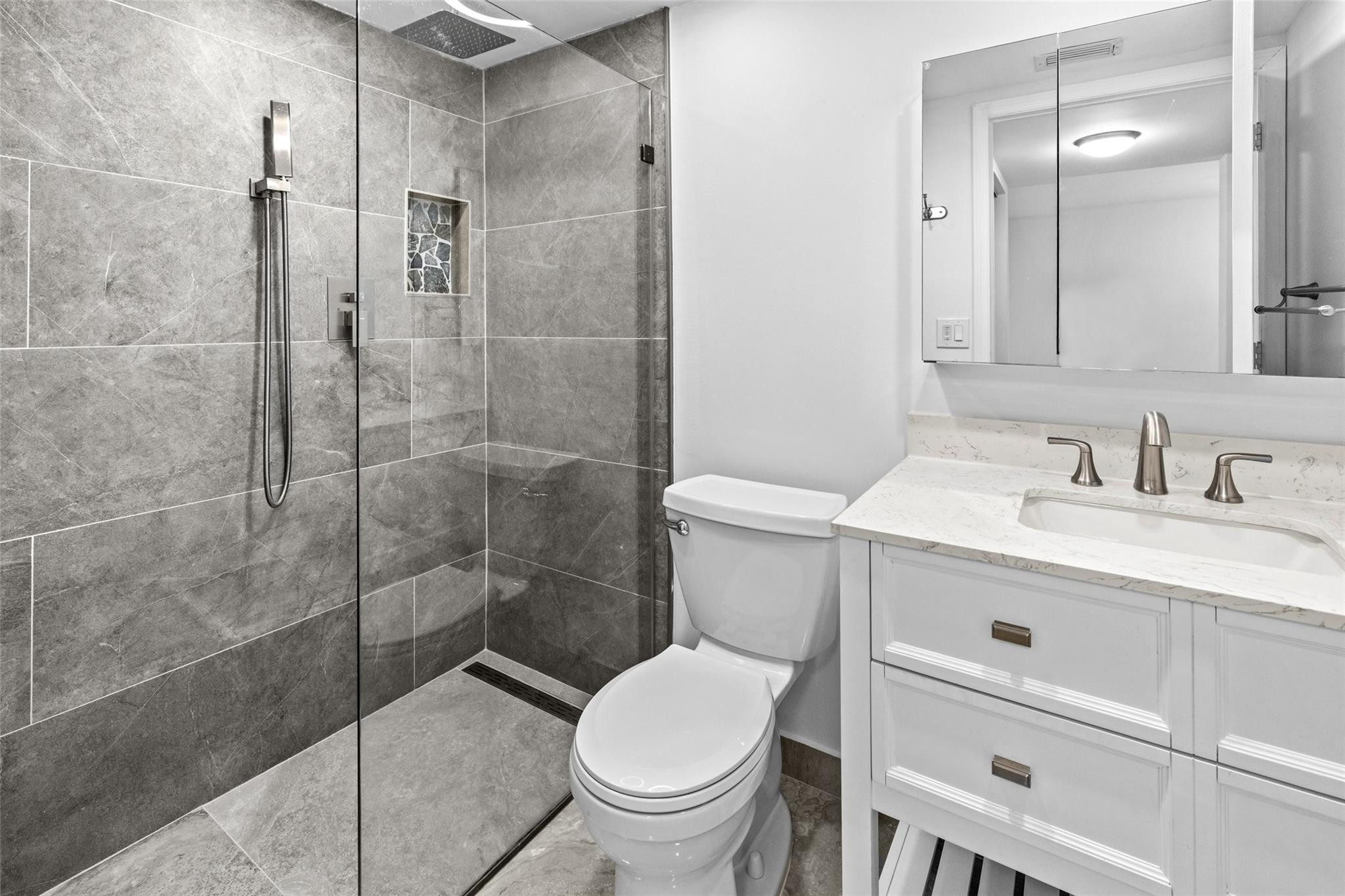 LAKE WINDWOOD - Residential