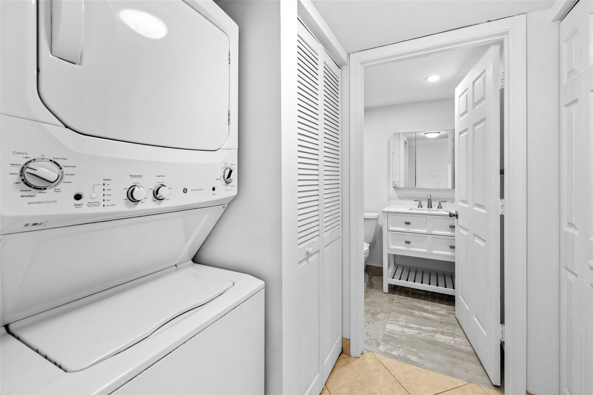 LAKE WINDWOOD - Residential