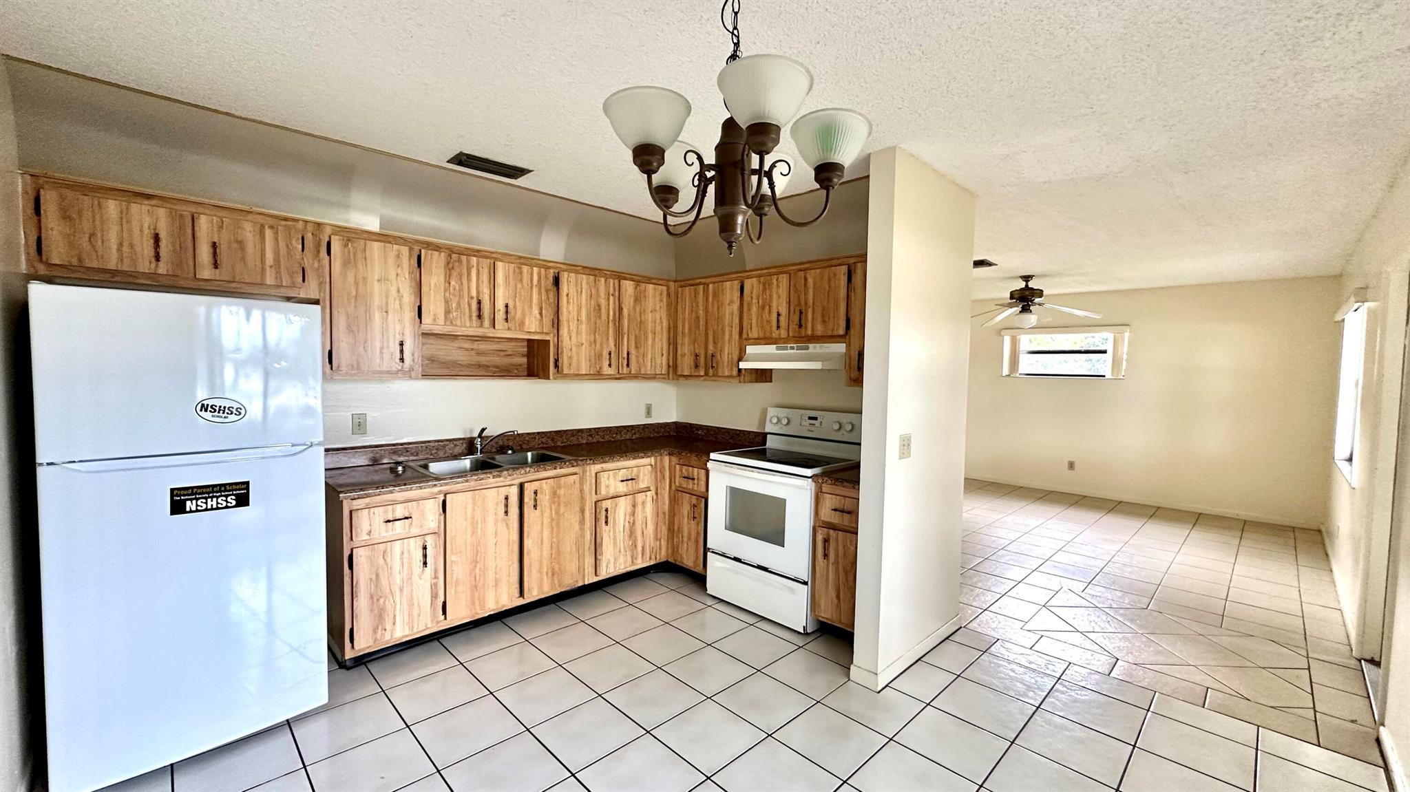 PALM BEACH FARMS CO 7 - Residential Lease