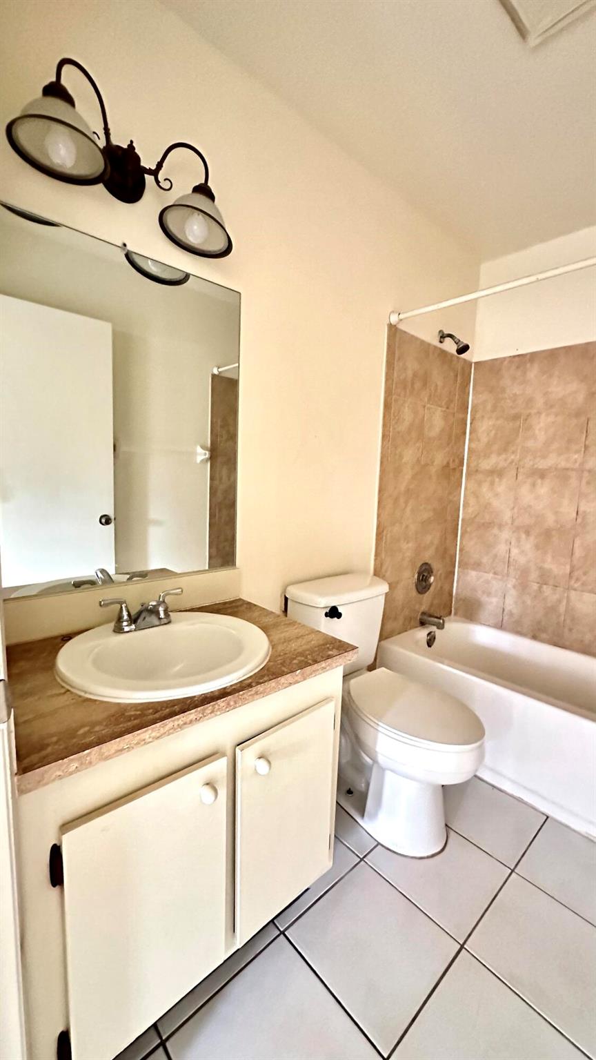 PALM BEACH FARMS CO 7 - Residential Lease