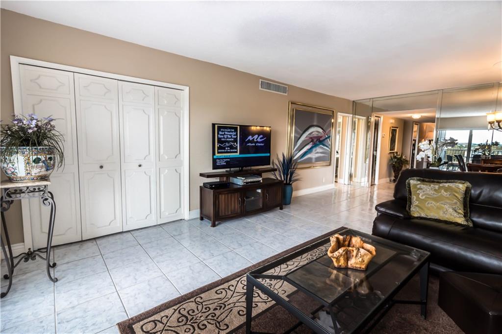 PALM AIRE COUNTRY CLUB - Residential